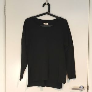 UGG raglan top in black. Size S